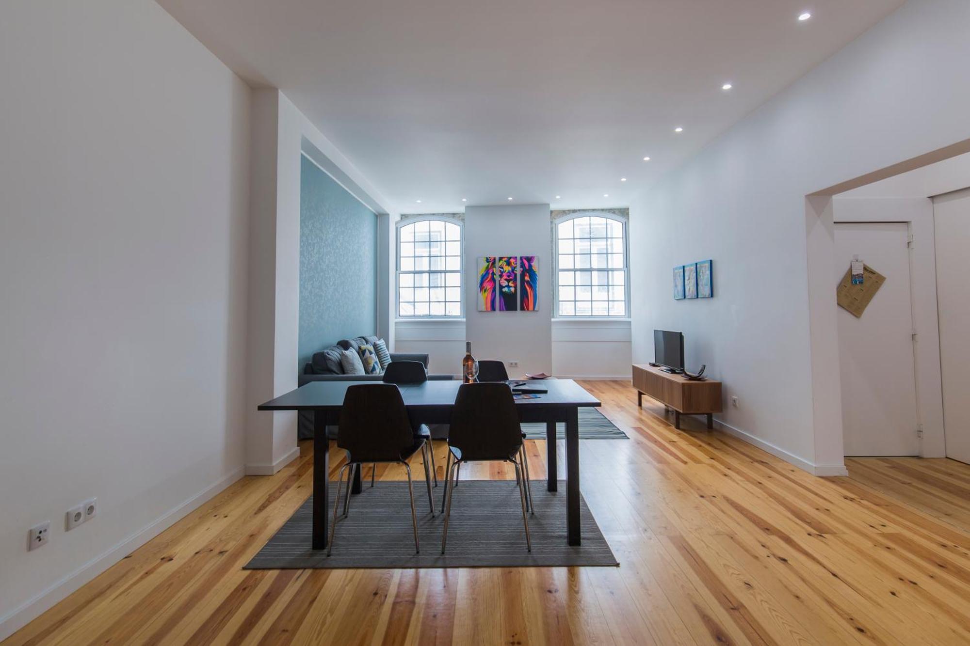 100 A - Central Lisbon Flat By Pink St.