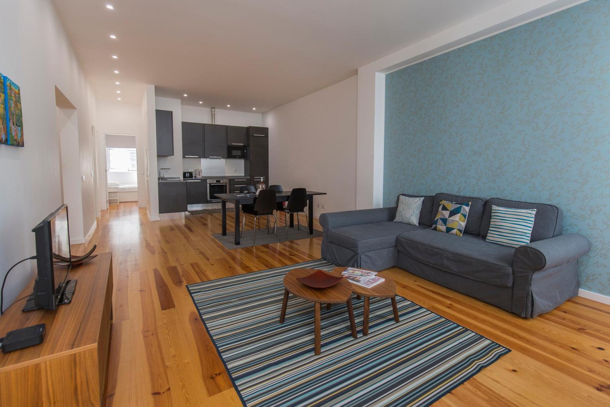 100 A - Central Lisbon Flat By Pink St.