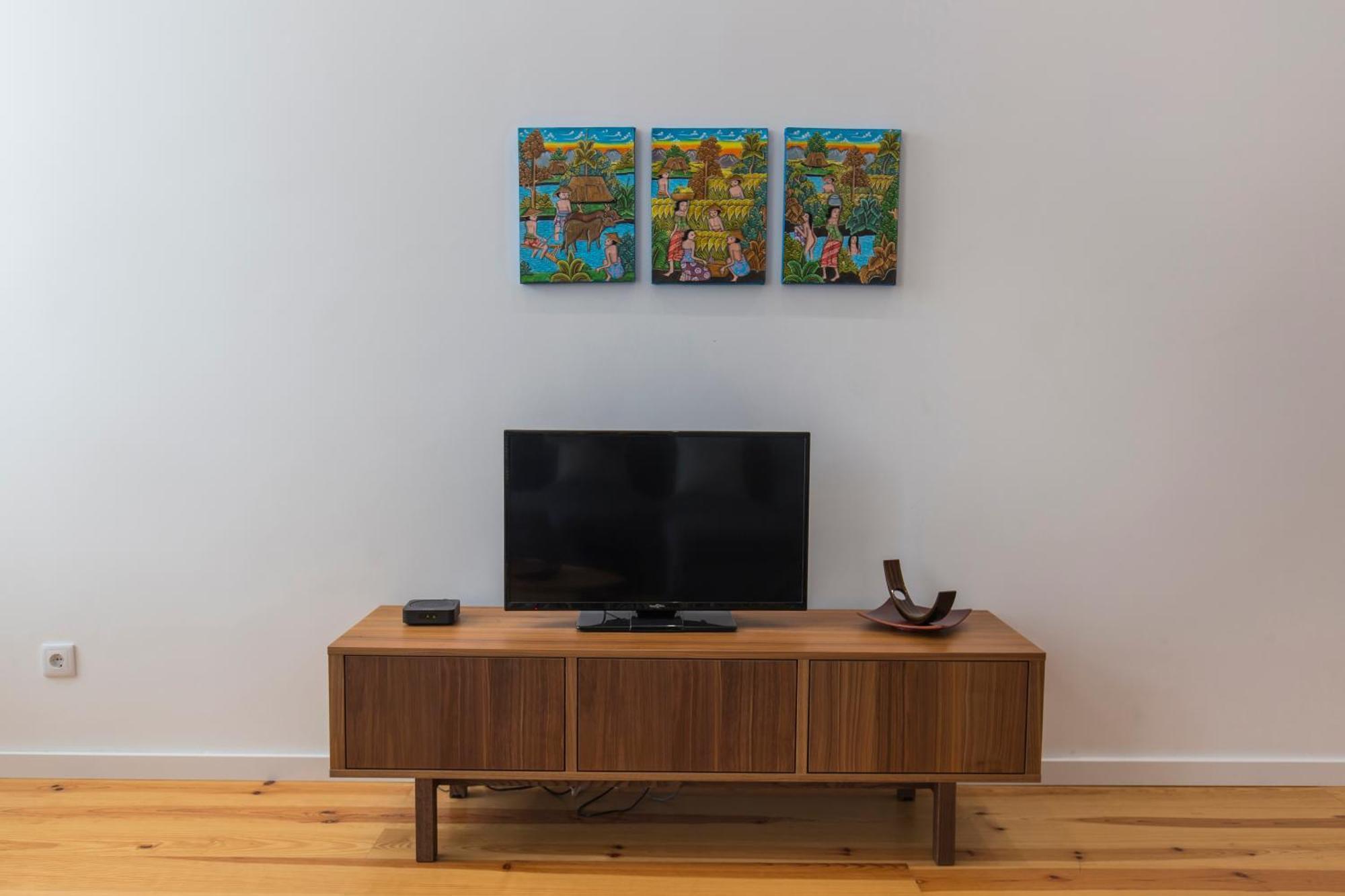 100 A - Central Lisbon Flat By Pink St. *