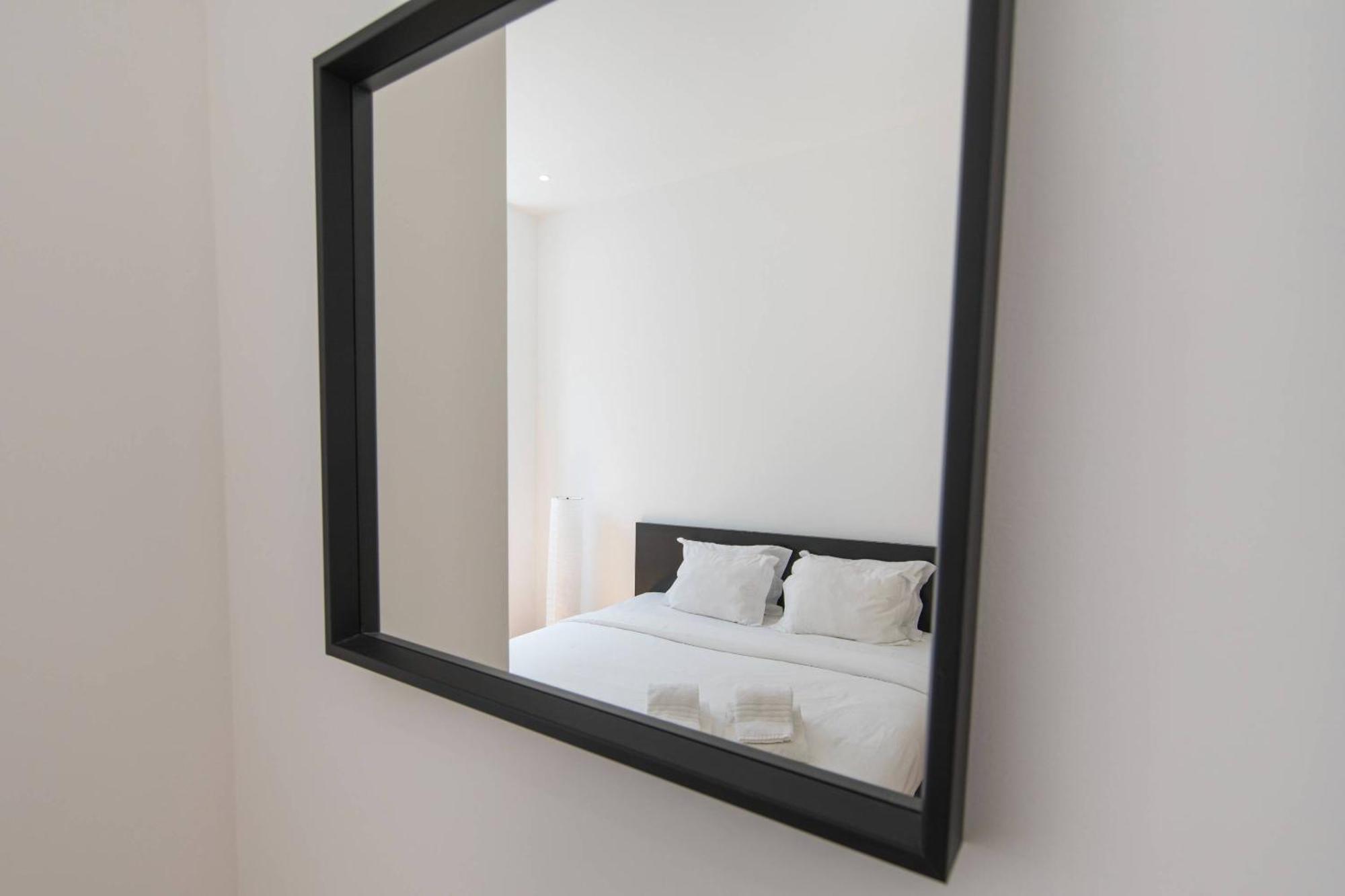 100 A - Central Lisbon Flat By Pink St.
